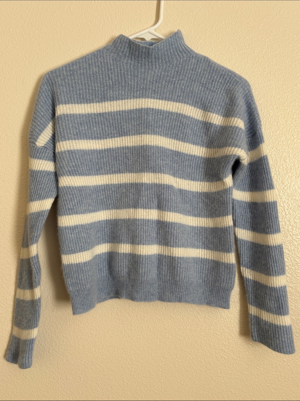 Vineyard Vines Blue and White Stripe Long Sleeve Fuzzy Sweater Size XS